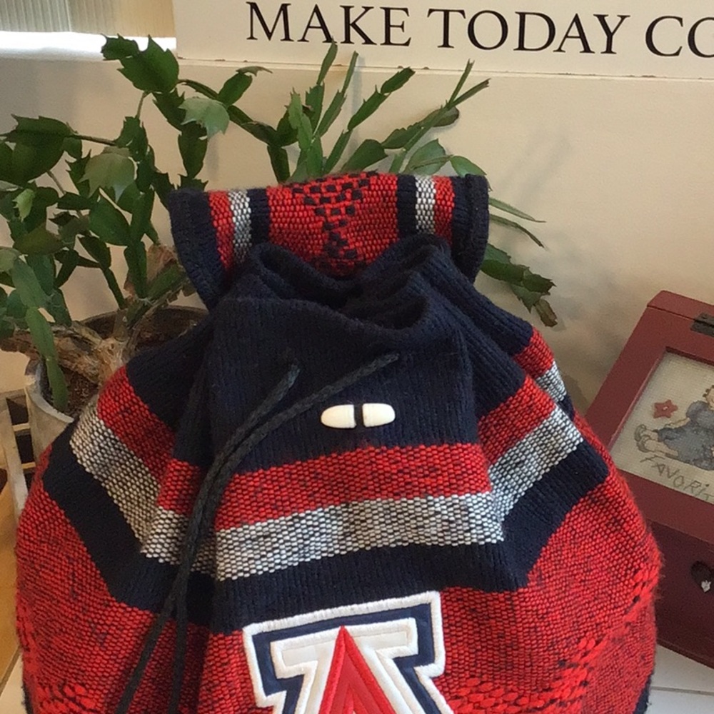 ‘Uofa’ Tapestry Drawstring Backpack - image 4